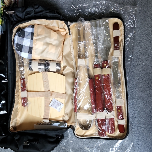 Meridian Point 12 Piece BBQ Set with Cooler bag. New in Original packaging. - Picture 6 of 8